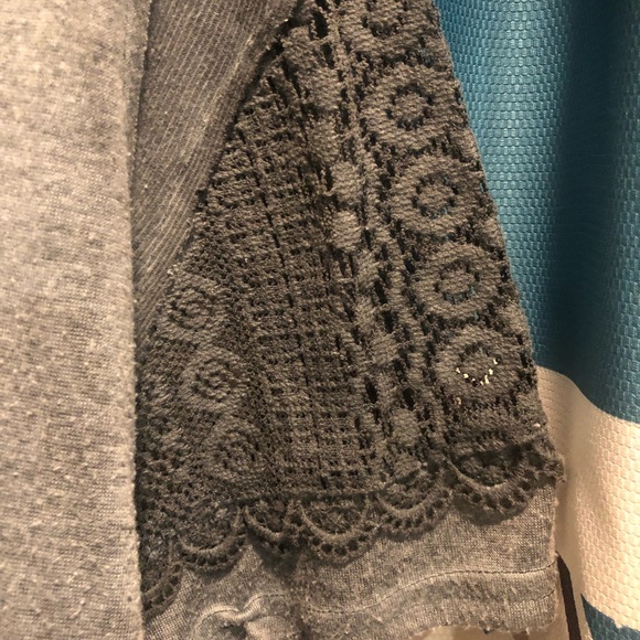 Detailed Sleeve Top - Picture 2 of 5